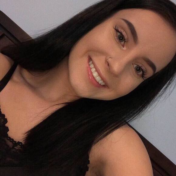 Meet your Posher, Brooke - Picture 1 of 1